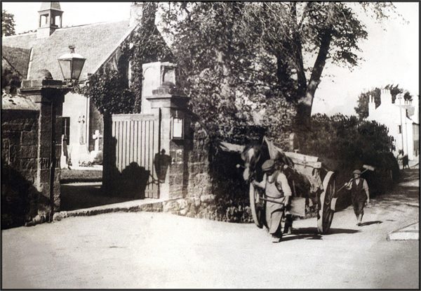 Carmunnock Church Gates